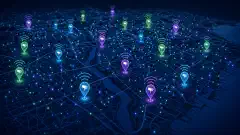 O hartă interactivă care afișează marcatori colorați indicând locațiile camerelor ALPR Flock Safety, cu semnale WiFi abstracte emanând din marcatori pe un fundal întunecat.